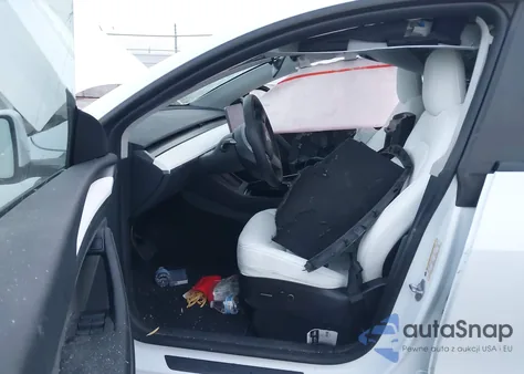 2022 Tesla Model Y Long Range Dual Motor All-Wheel Drive z USA, uszkodzony, nr VIN 7SAYGDEE5NF552504